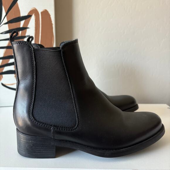 La Canadienne Black Leather Pull On Chelsea Ankle Boots Women’s Size 7M - Picture 4 of 10